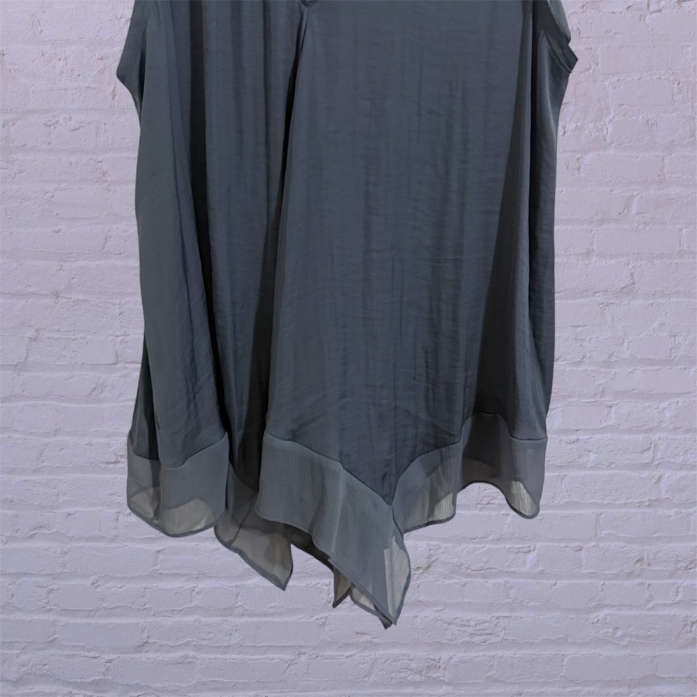 Simply Vera Vera Wang Charcoal Sleeveless V-Neck Blouse - Picture 4 of 5